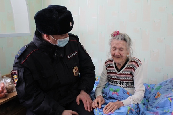 В Златоусте женщина оставила пожилую мать-инвалида без помощи взаперти