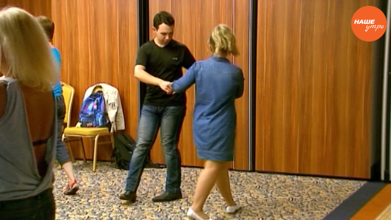 Сюжет: Репетиции в танцевальном клубе ко Дню города