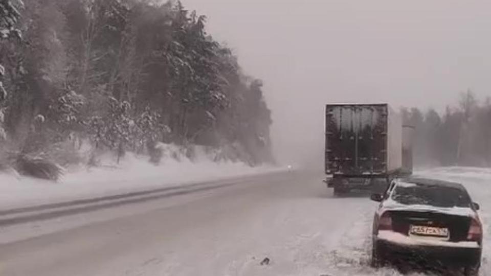 Инспекторы помогли 12 водителям, застрявшим на трассах Челябинской области