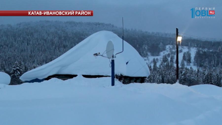 В селе Бедярыше выросли двухметровые сугробы