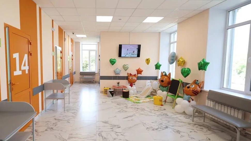 В Еманжелинске завершен капитальный ремонт детской поликлиники