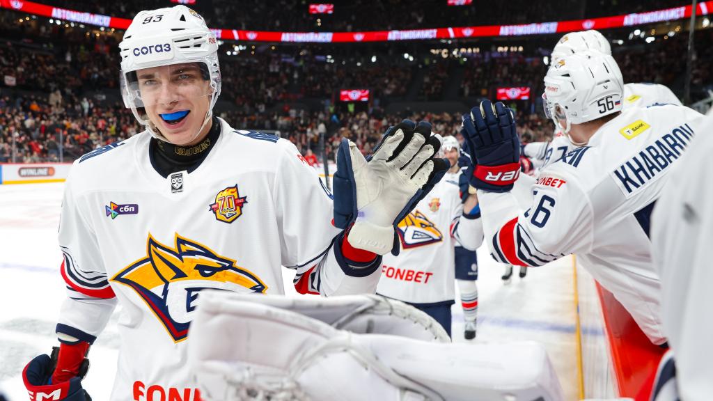 Хоккеисты «Металлурга» вырвали победу у «Автомобилиста» за секунду до финальной сирены