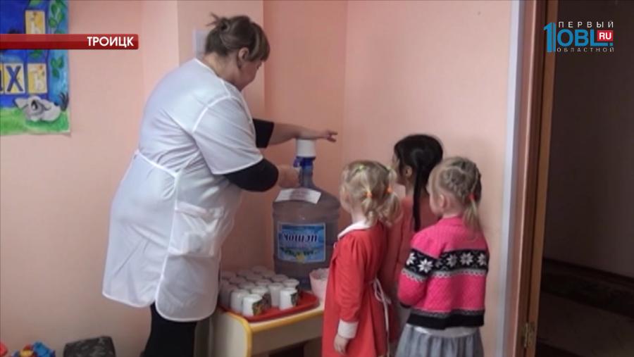 Из кранов жителей Троицка течет "марганцевая" вода