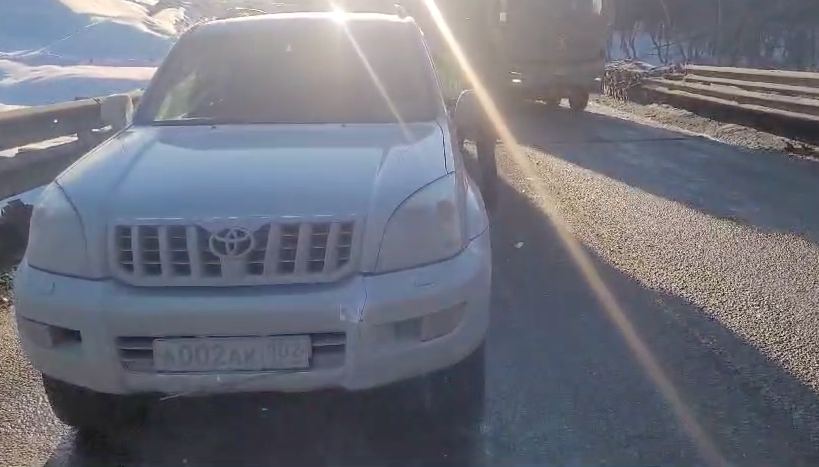 Большегруз врезался во внедорожник на трассе в Челябинской области