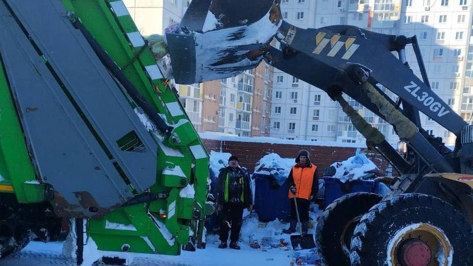 В Челябинске на вывоз мусора с проблемных площадок вывели семь ...