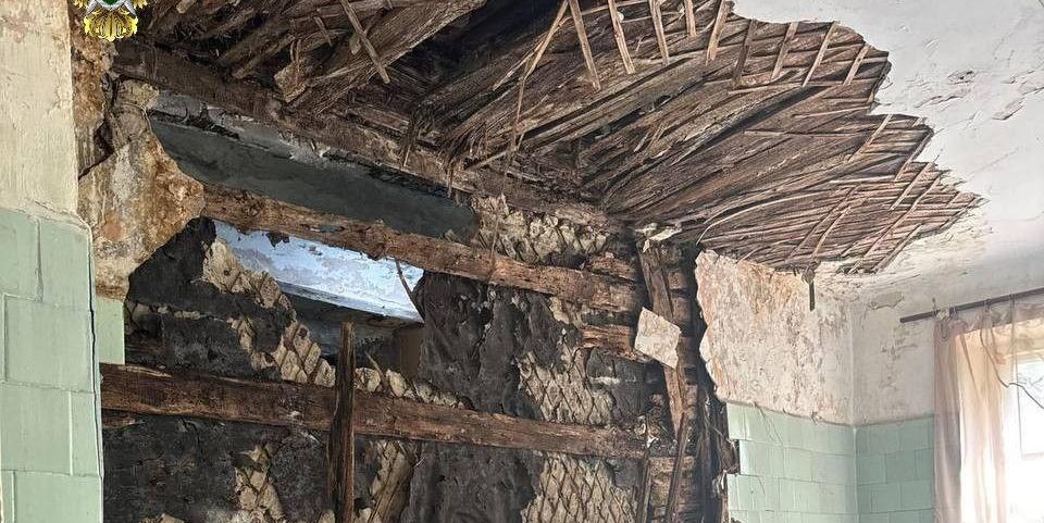 В общежитии в Ленинском районе Челябинска обрушились стена и потолок