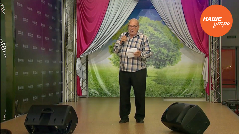 Александр Бондиков исполнил песню «Офицеры»