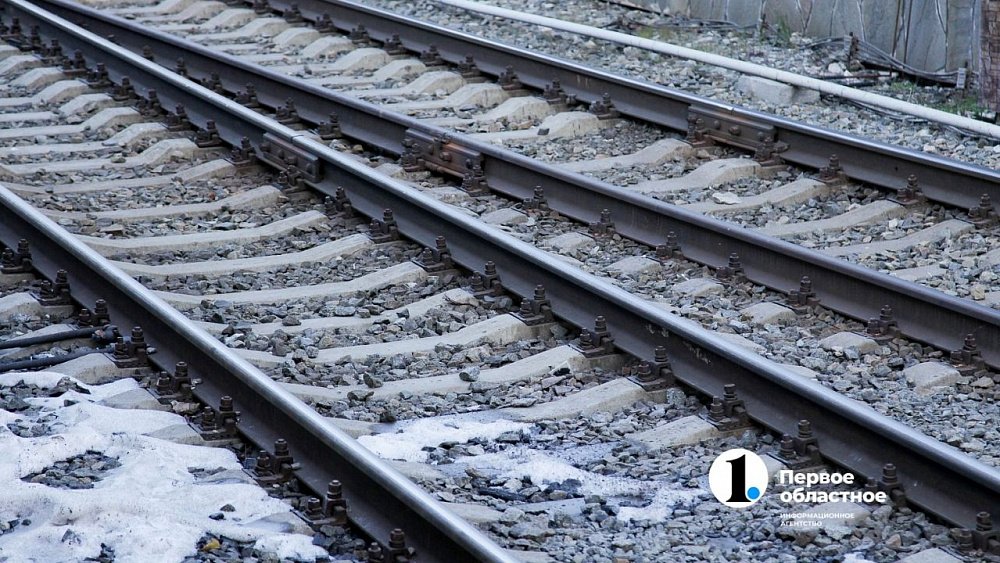 В Челябинской области грузовой поезд сбил насмерть 40-летнюю женщину