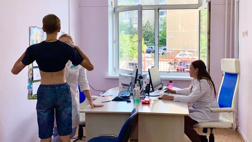 Сколиоз и плоскостопие чаще всего выявляют на детских медосмотрах в Челябинской области