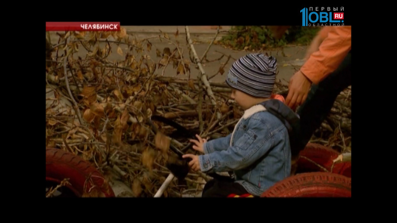 В Советском районе спиленными ветвями завалили детскую площадку