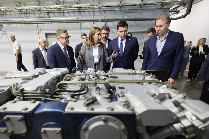 Челябинское производство двигателей показали главе Минпромторга РФ