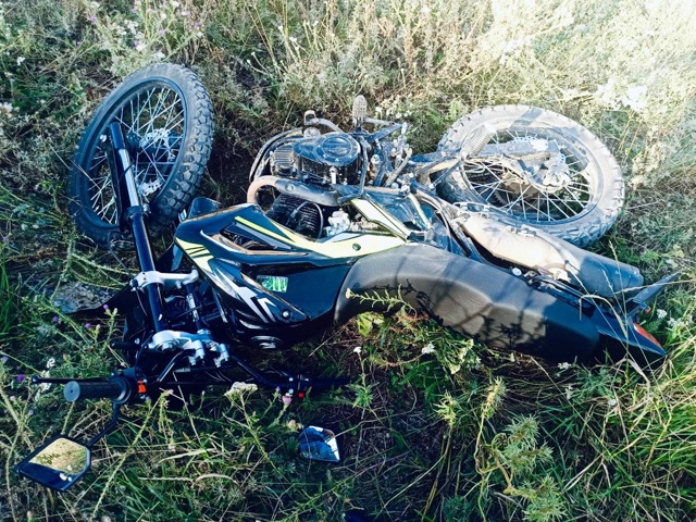 В Карталинском районе подростки на мотоцикле столкнулись с автомобилем на встречной полосе