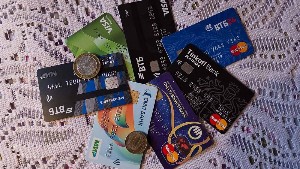 Mastercard и Visa отключают российские банки из санкционного списка