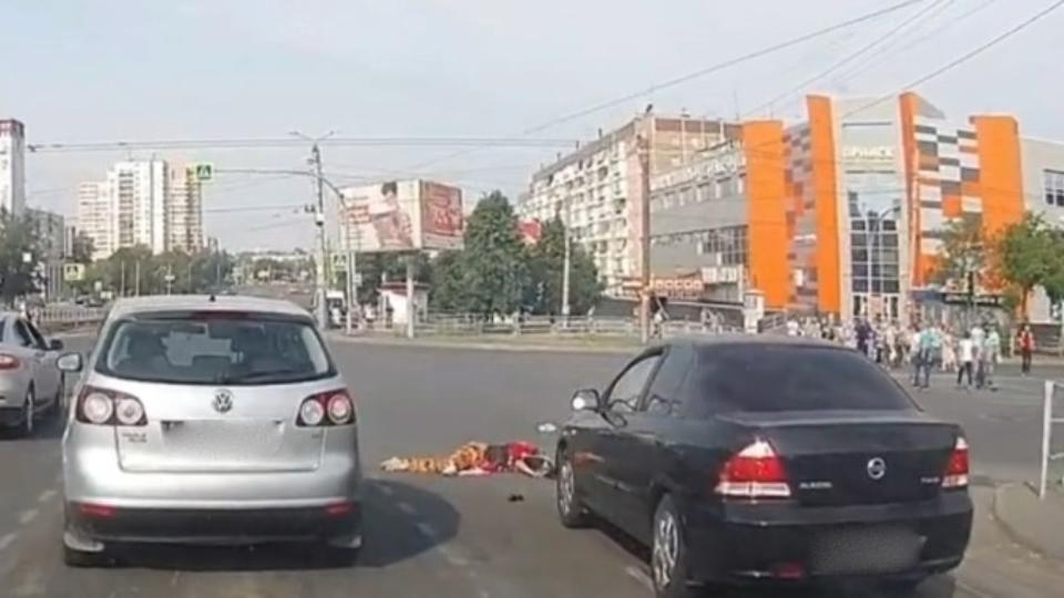 В Челябинске на пешеходном переходе сбили женщину