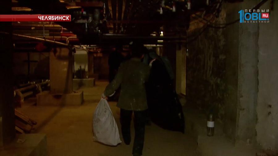 Подвал одной из многоэтажек в «Парковом» облюбовали рабочие