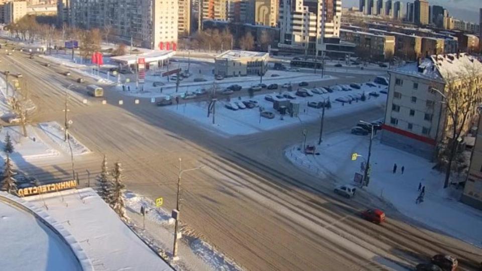 Автомобилистка выехала на тротуар и сбила двух пешеходов в Челябинске