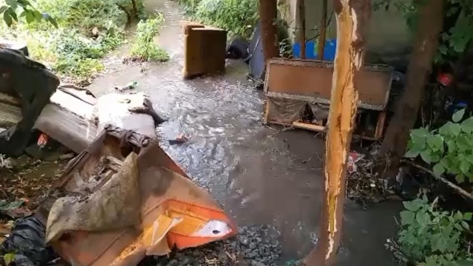 В центре Челябинска во время ливня затопило подстанцию скорой помощи