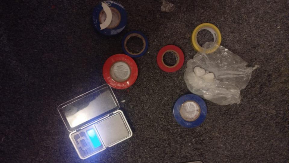 Полицейские Челябинска задержали трех парней с 57 свертками с наркотиком