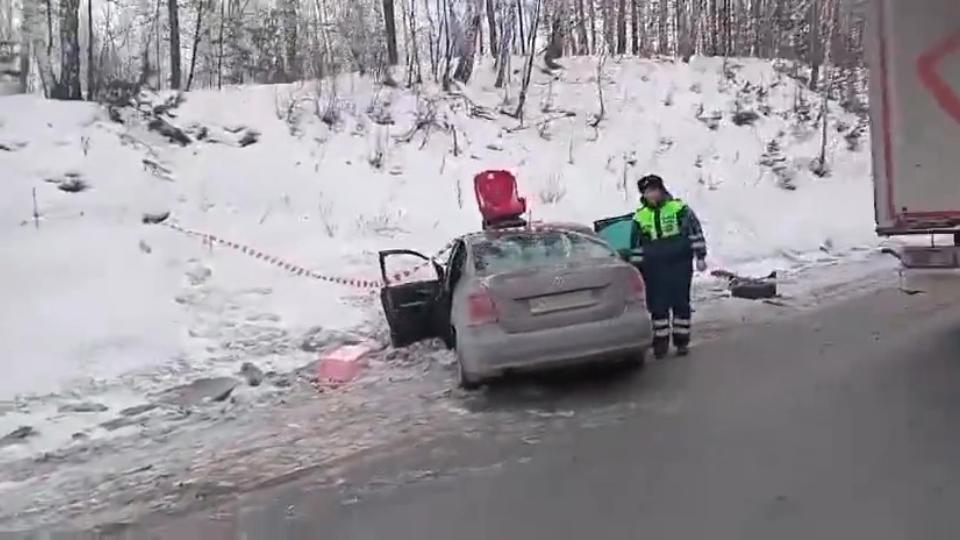 Водитель и пассажиры Volkswagen пострадали в ДТП с грузовиком на трассе М‑5 в Челябинской области