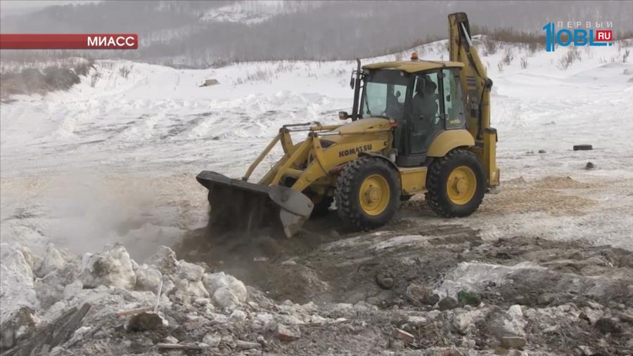  Горящую свалку со строительным мусором потушили