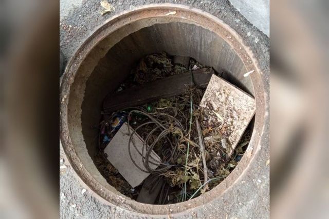 В Челябинске 15-летняя школьница упала в открытый люк