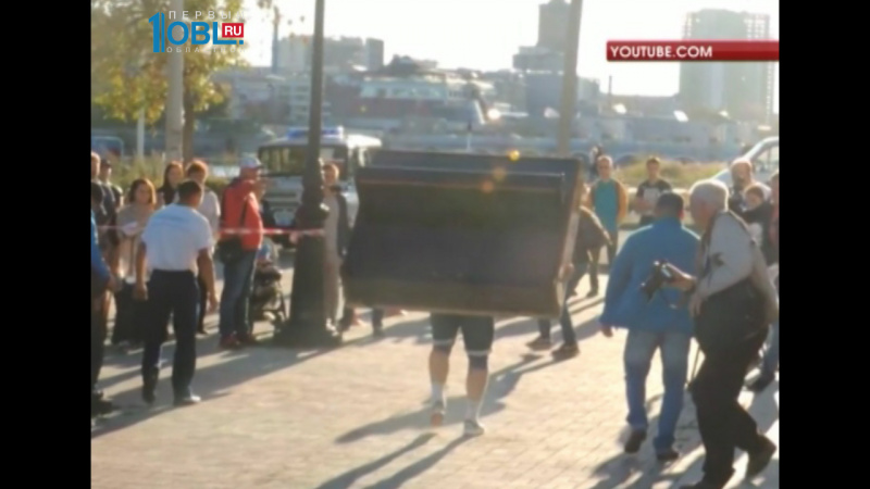 Эльбрус Нигматуллин поднял фортепиано