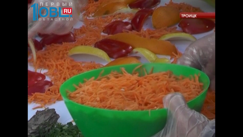 Жители города собрали картину из нарезанных овощей