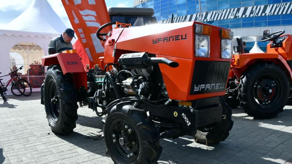 Школьники из Челябинска разработали беспилотный трактор для сельского хозяйства