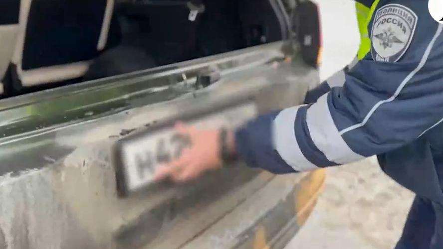 В Челябинске задержали водителя авто с подложными госномерами
