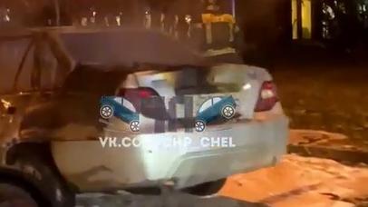 На северо-западе Челябинска у обочины загорелся автомобиль