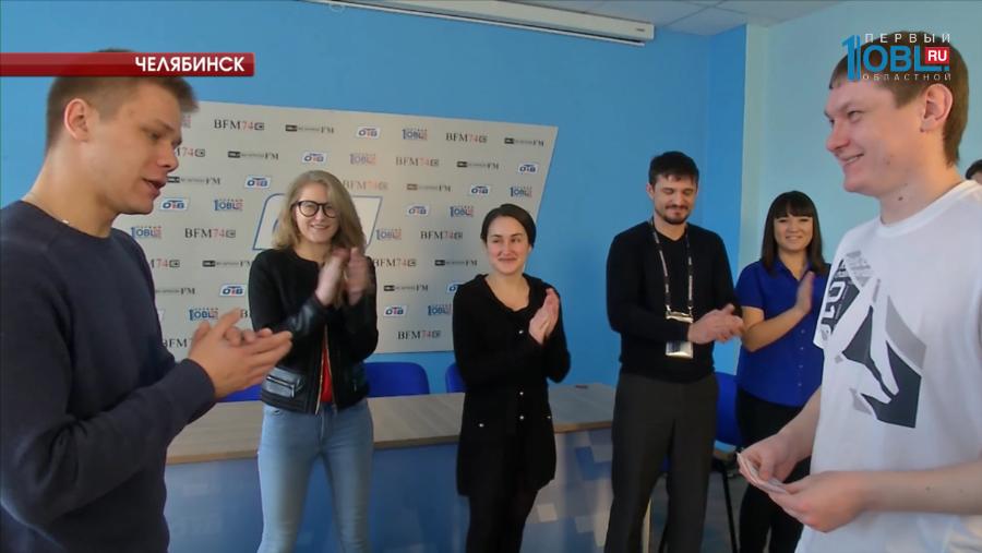 Владимир Бекеша получает 2 билета на хоккей за победу в розыгрыше