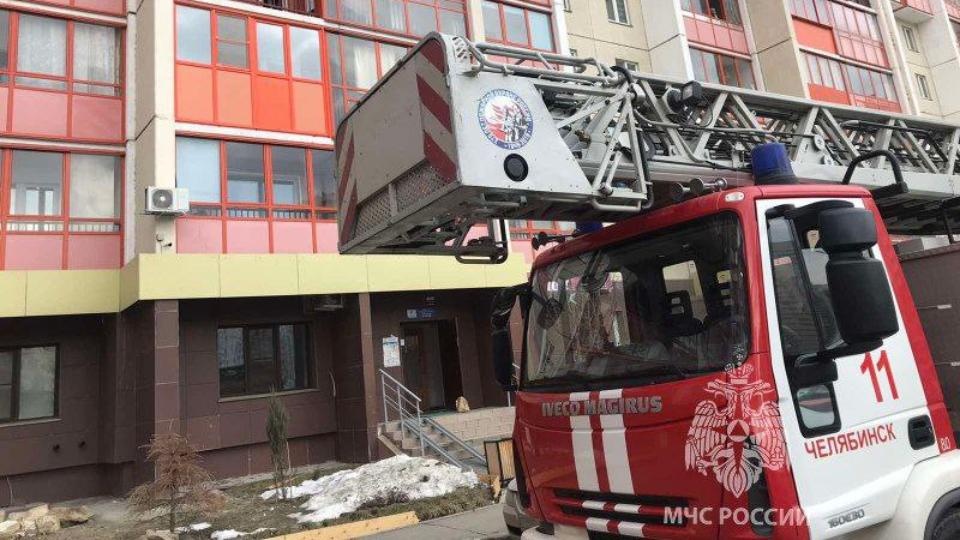 В Челябинске спасли женщину из горящей квартиры