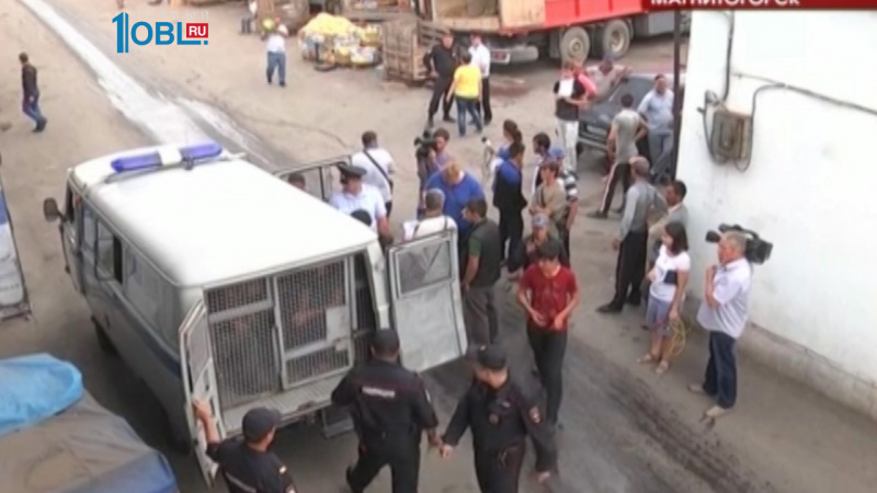 На рынках и строительных площадках ищут нелегальных мигрантов