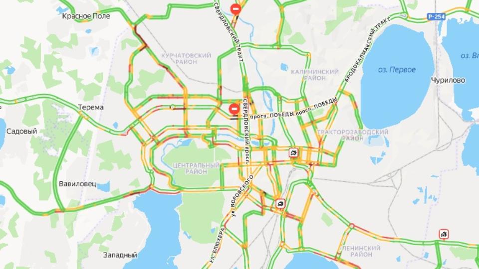 В Челябинске первая рабочая неделя — 2026 началась с 8‑балльных пробок