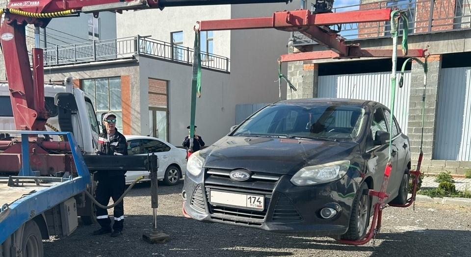 Судебные приставы арестовали за один день 37 автомобилей в Челябинске