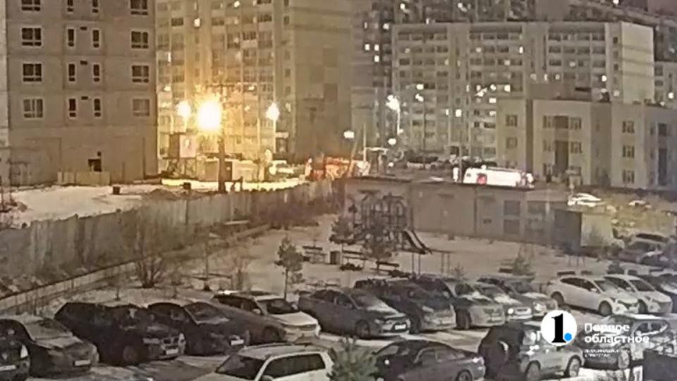 В Челябинске застрявшие в проводах воздушные шары спровоцировали «салют»