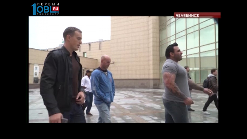 Иностранные боксеры и бойцы без правил побывали на матче "Трактора"