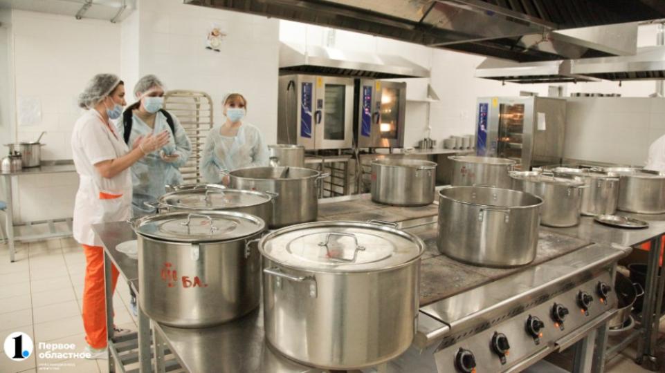 Кого в Челябинской области накормят в школьной столовой бесплатно