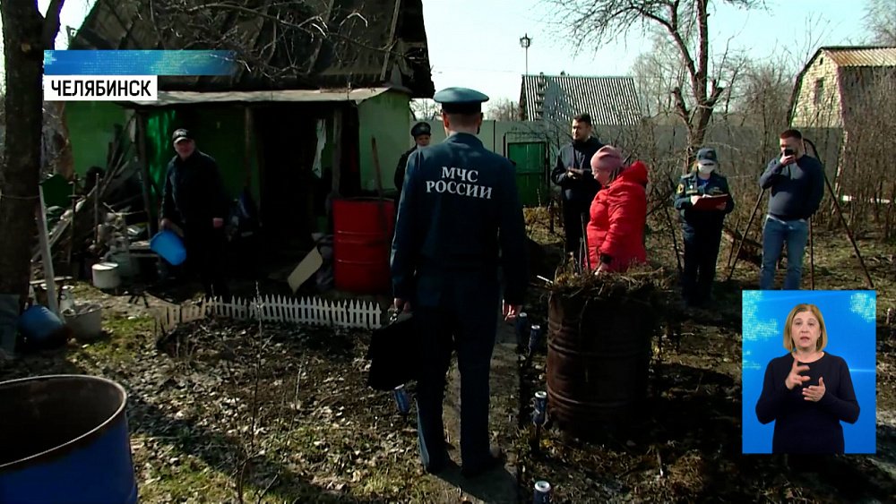 Сотрудники МЧС вышли в рейд по садам