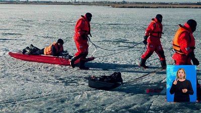 Двух рыбаков эвакуировали с озера Смолино