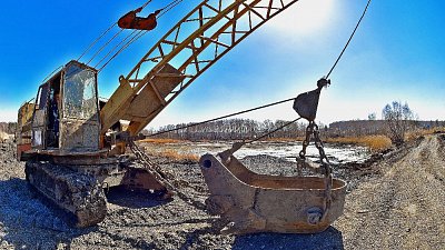 Челябинский металлургический комбинат очищает от донных отложений Каштакские пруды