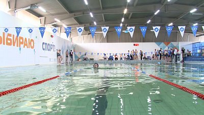 Миасс встретил слабовидящих пловцов Челябинской области