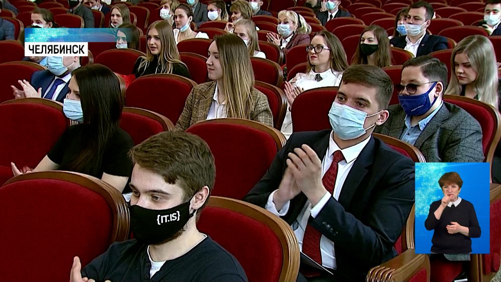 В ЗСО наградили молодых парламентариев