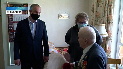 Депутат поздравил ветерана Владимира Николаева