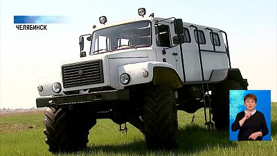 В Челябинске учат водить снегоболотоход