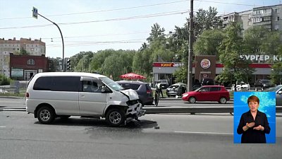Мотоциклист попал в аварию на улице Дарвина в Челябинске