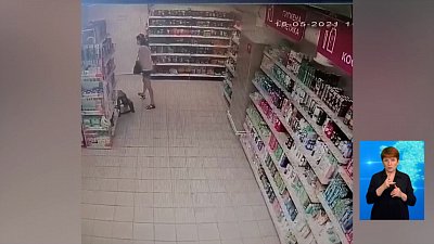 Девушка украла шампунь