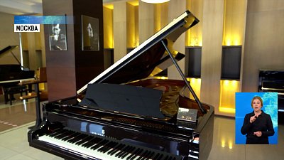 Андрей Комаров подарил Озерской музыкальной школе рояль