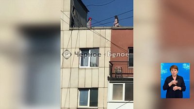 Дети устроили игры на крыше