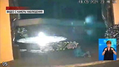 Дети бросали мусор в вечный огонь